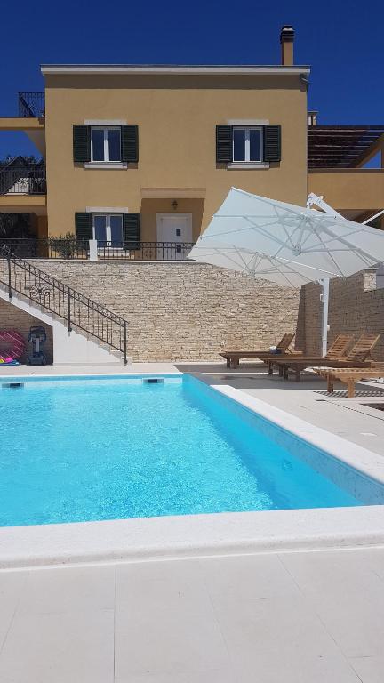 Bazén v ubytování Apartment Azaleja nebo v jeho okolí