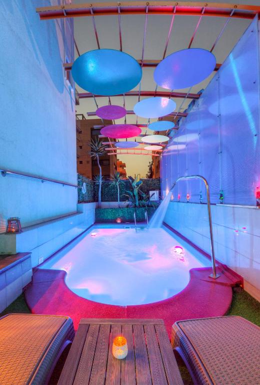 Fotografie z fotogalerie ubytování Tropical Hotel v Aténách