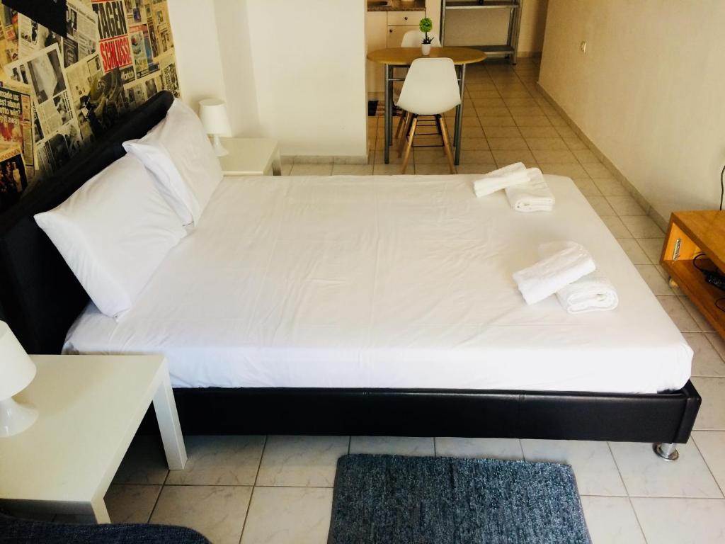 Posteľ alebo postele v izbe v ubytovaní Korona Βeach Αpartments