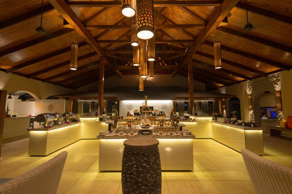 Ruang duduk di Coco de Mer Hotel and Black Parrot Suites