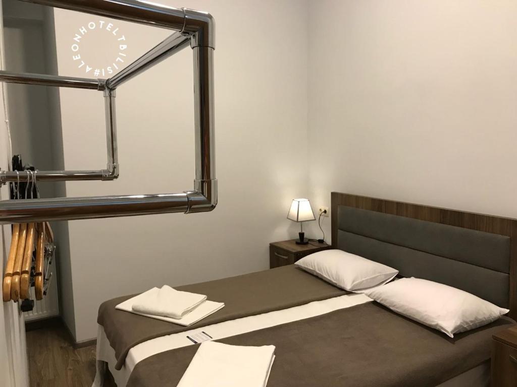 Postel nebo postele na pokoji v ubytování Aleon Hotel