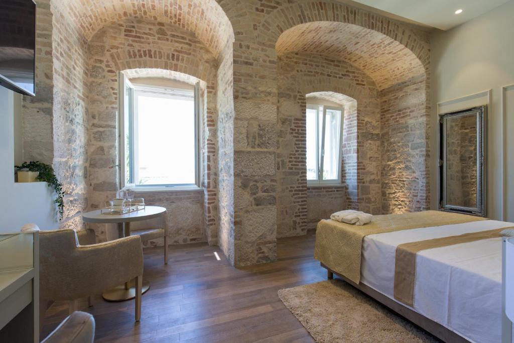 Postel nebo postele na pokoji v ubytování Riva Palace