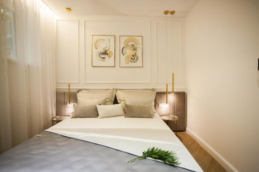 Postel nebo postele na pokoji v ubytování Club 5 boutique rooms