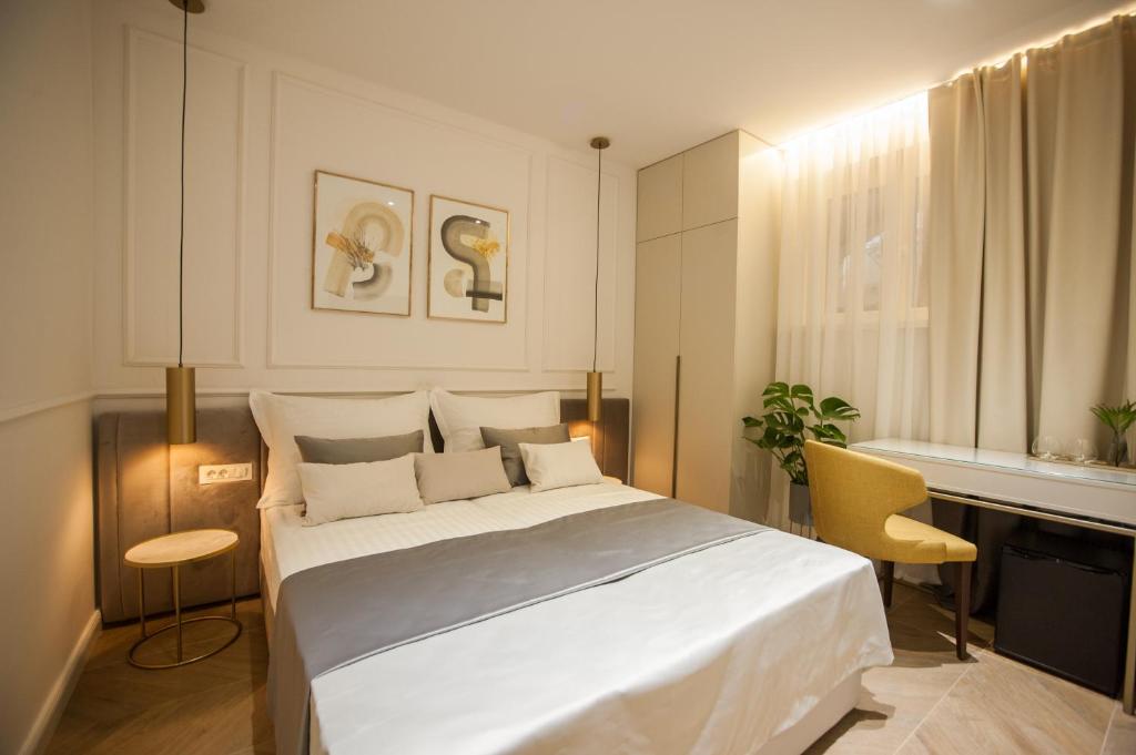 Postel nebo postele na pokoji v ubytování Club 5 boutique rooms