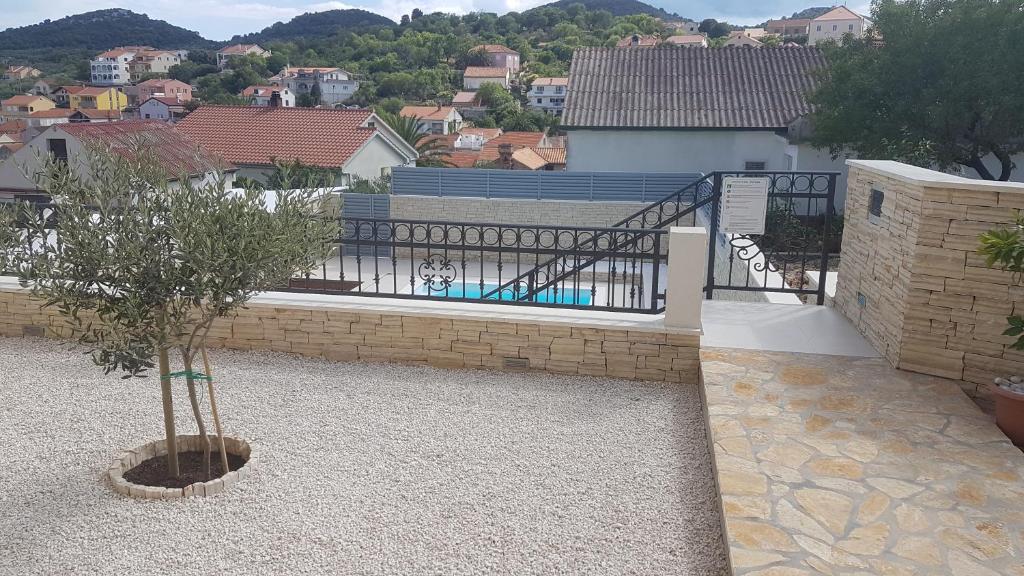 Bazén v ubytování Apartment Azaleja nebo v jeho okolí