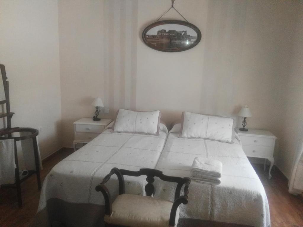 Postel nebo postele na pokoji v ubytování Casa Rural la Quinteria de Sancho piscina para tres apartamentos
