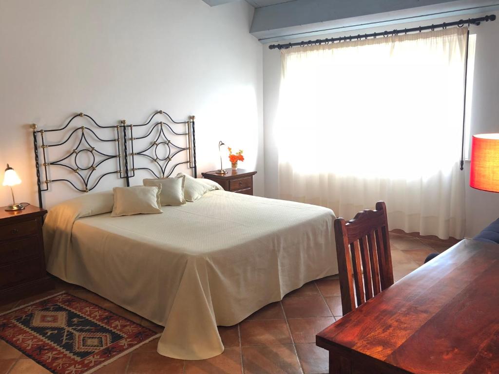 Łóżko lub łóżka w pokoju w obiekcie Torre Archirafi Resort