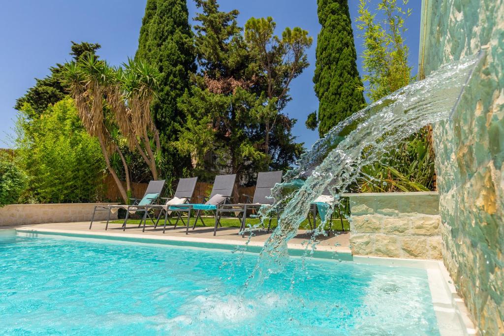 Bazén v ubytování Hedera Estate, Villa Hedera nebo v jeho okolí