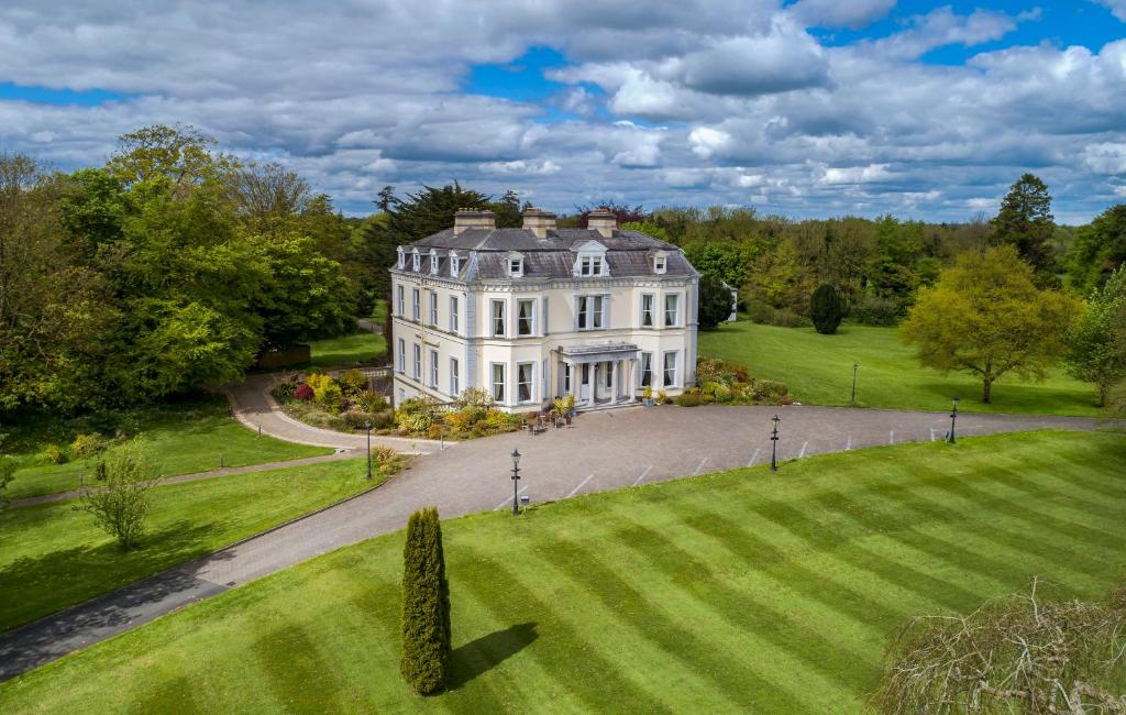 Vườn quanh Moyvalley Hotel & Golf Resort