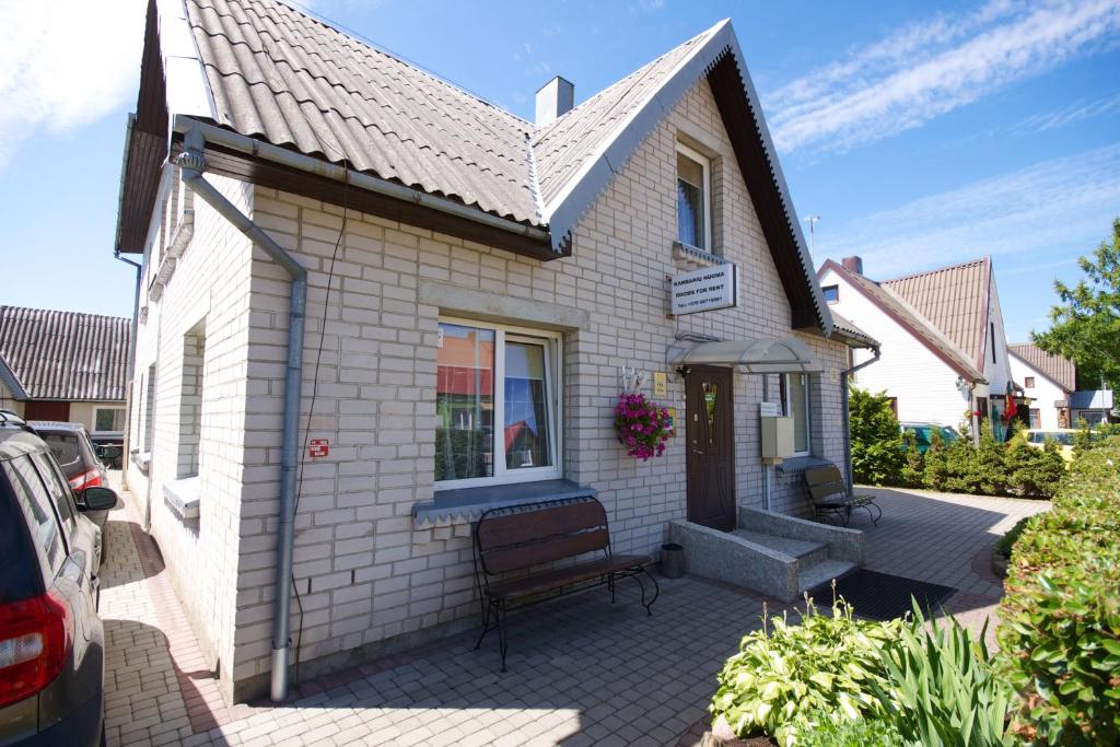 Edifici on està situat l'hostal o pensió