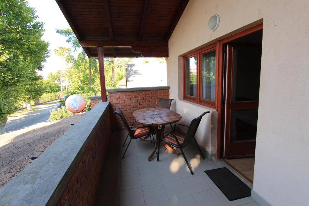 Balkón nebo terasa v ubytování Ariel apartmanok