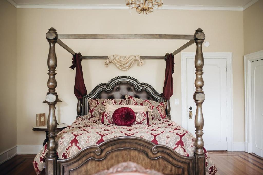 1912 Bed and Breakfast - Room King Superior