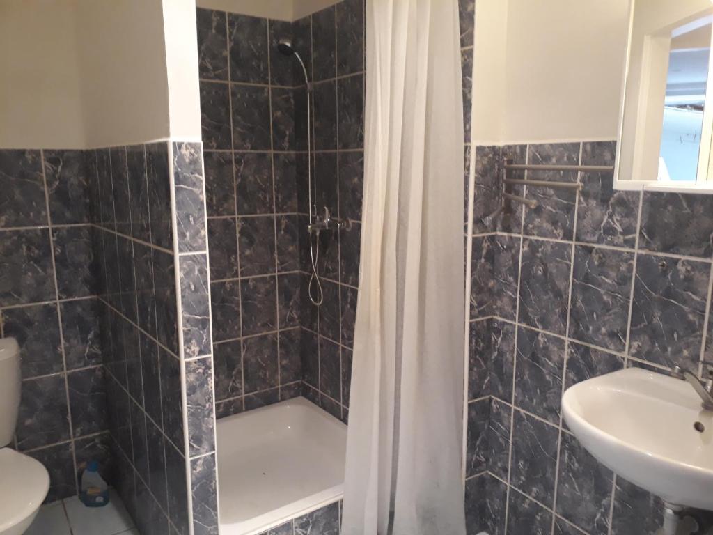Koupelna v ubytování Apartmány Karlštejn