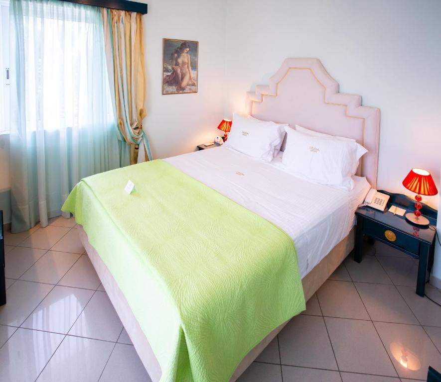 Posteľ alebo postele v izbe v ubytovaní Irida Beach Resort Suites