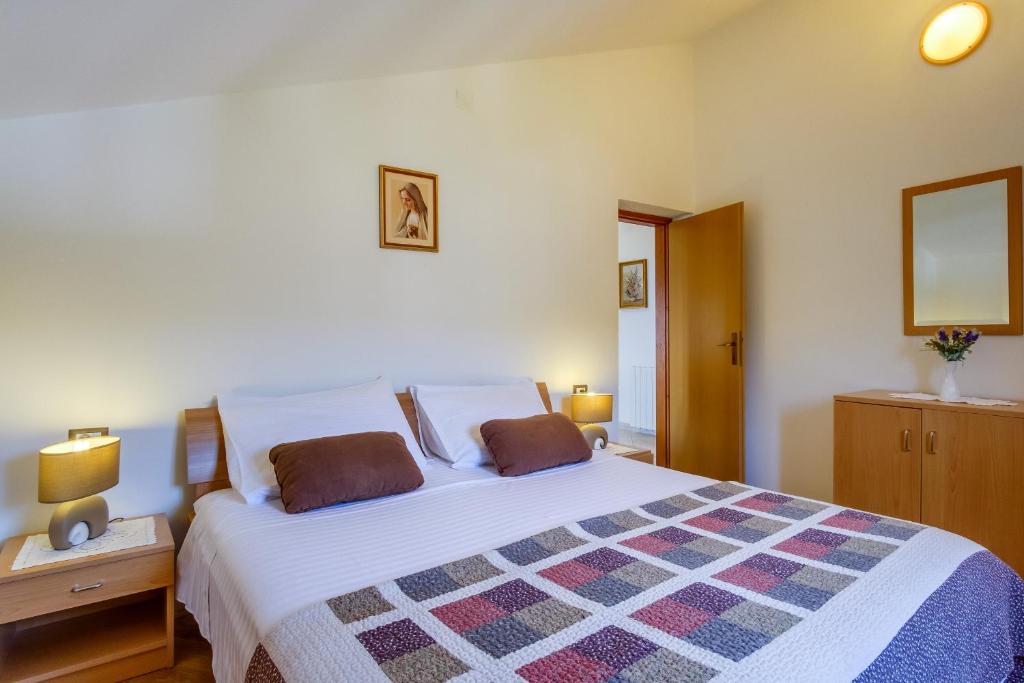 Postel nebo postele na pokoji v ubytování Apartmani Zorica