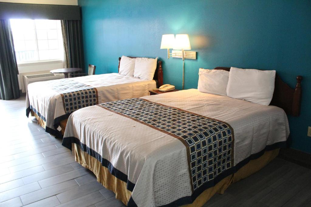 Postel nebo postele na pokoji v ubytování Texas Inn Downtown McAllen
