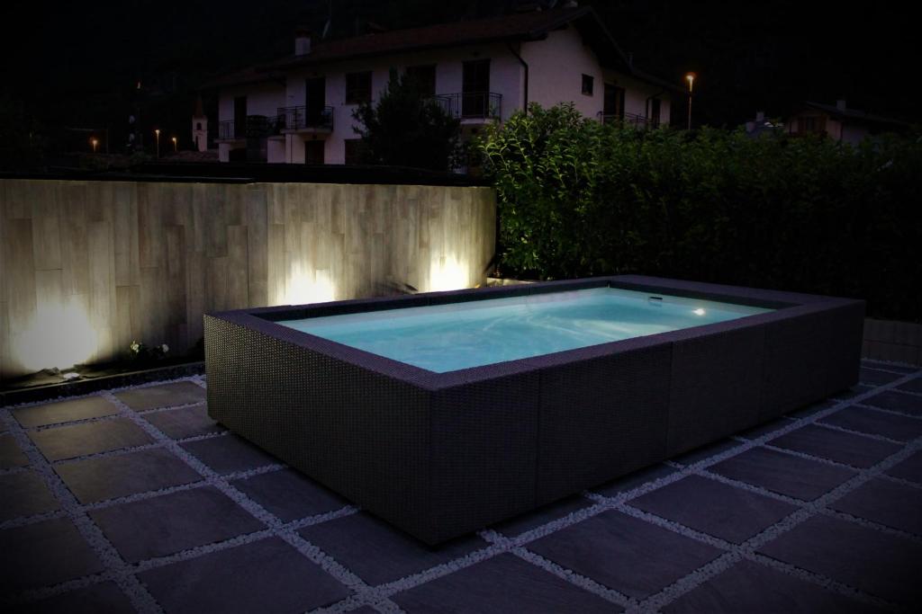 Zdjęcie z galerii obiektu AFFITTACAMERE VALCHIAVENNA - Foresteria Lombarda con PARCHEGGIO PRIVATO SUL POSTO! Apprezzata Gestione Familiare dal 2012, Qualità-Prezzo TOP! "Guest-House with PRIVATE PARKING ON SITE! Appreciated Family Management since 2012, Quality-Price TOP!" w mieście Chiavenna
