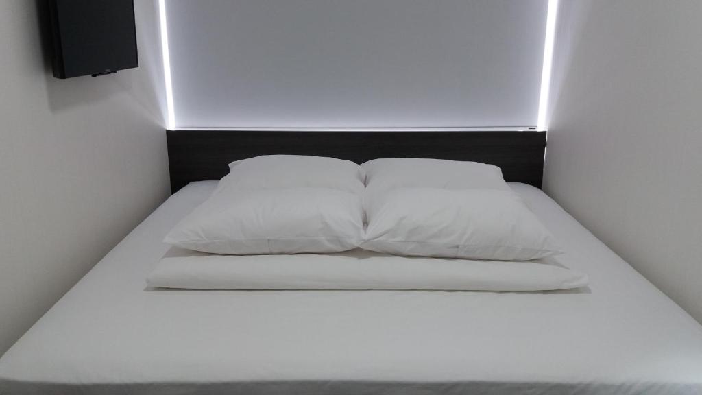 Postel nebo postele na pokoji v ubytování YU! Smarthotels