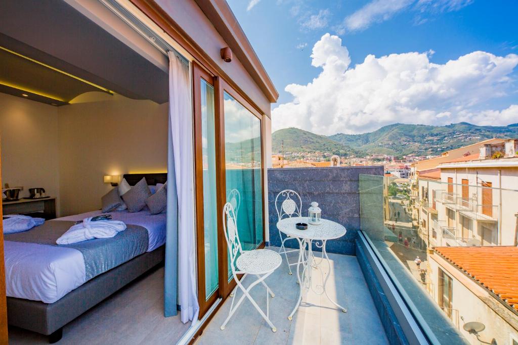 Nespecifikovaný výhled na hory nebo výhled na hory při pohledu z hotelu