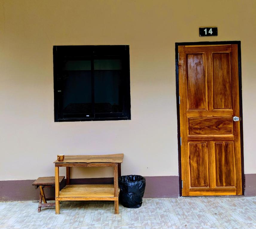TV a/nebo společenská místnost v ubytování Bansuanphuhong Resort