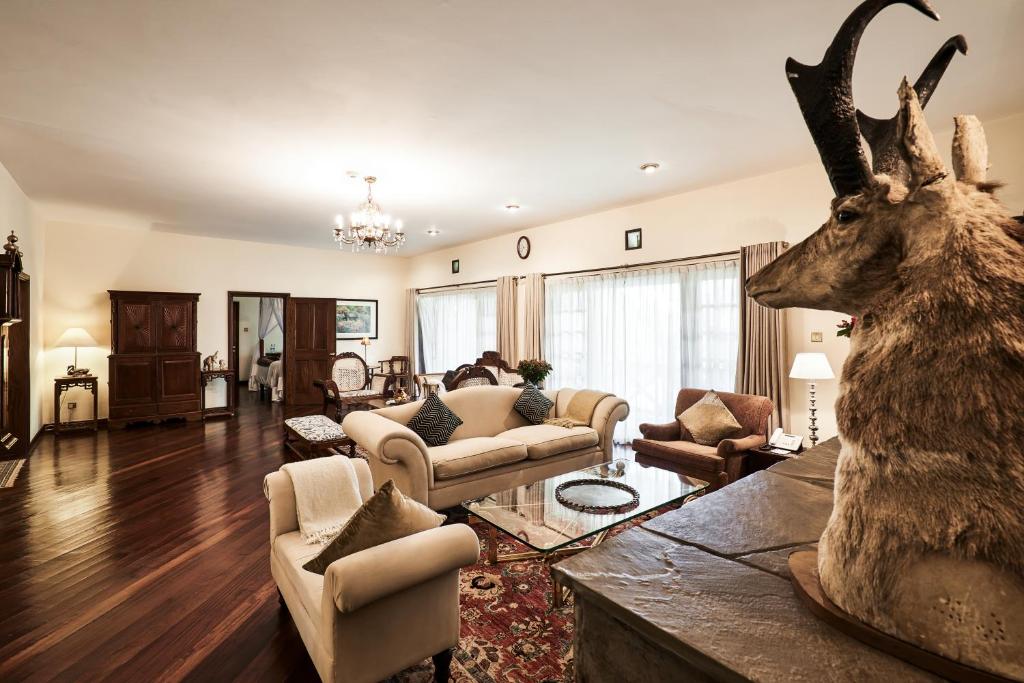 Posezení v ubytování Safari Park Hotel