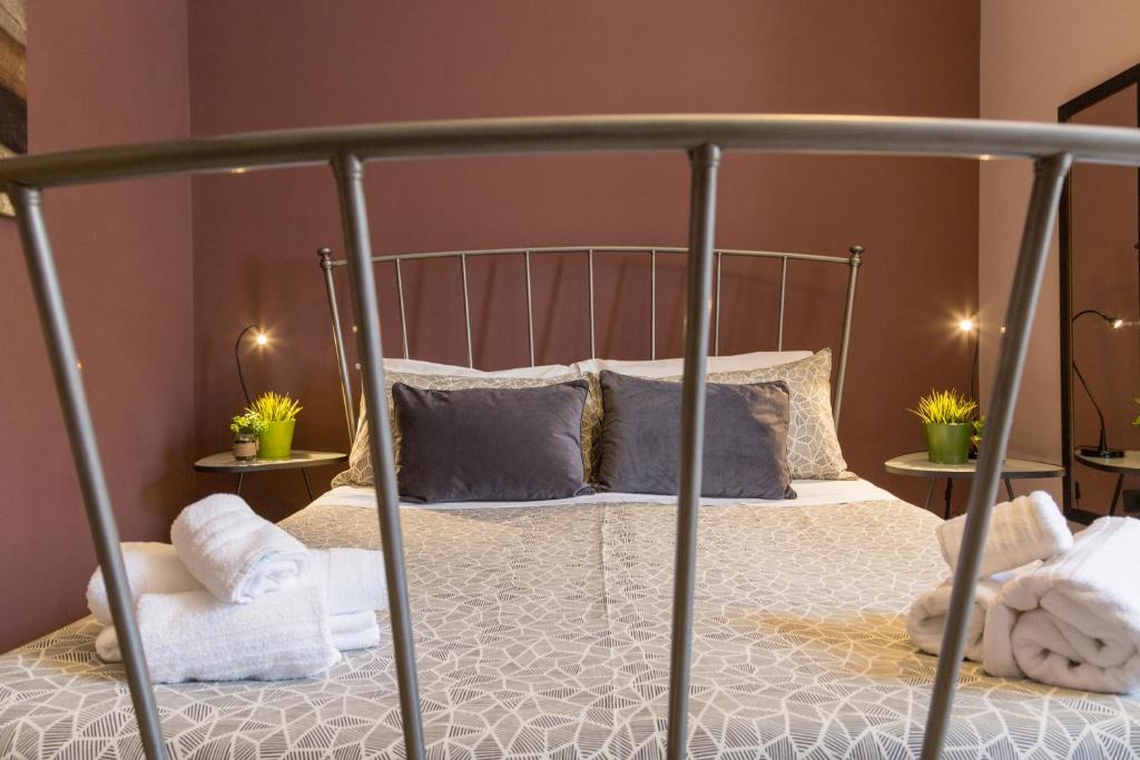 A bed or beds in a room at B&B Miro Centro Catania