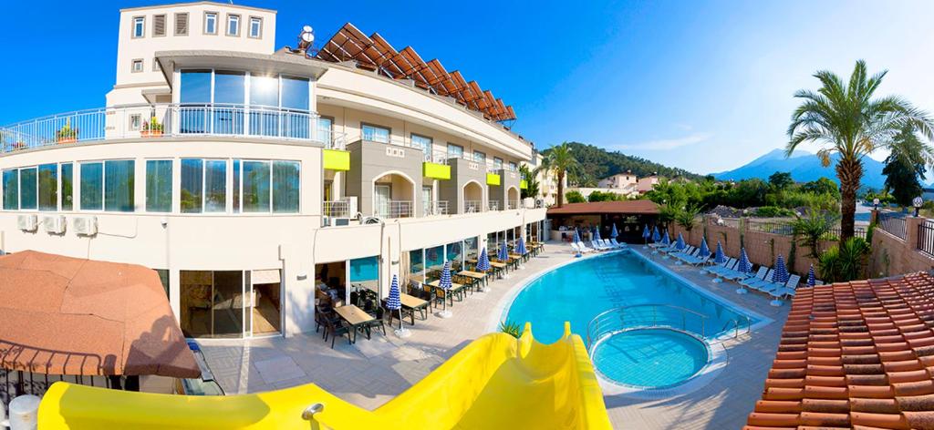 The swimming pool at or close to Rich Melissa Hotel