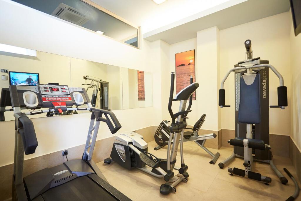 Invisa Hotel La Cala, Santa Eularia des Riu – posodobljene ...