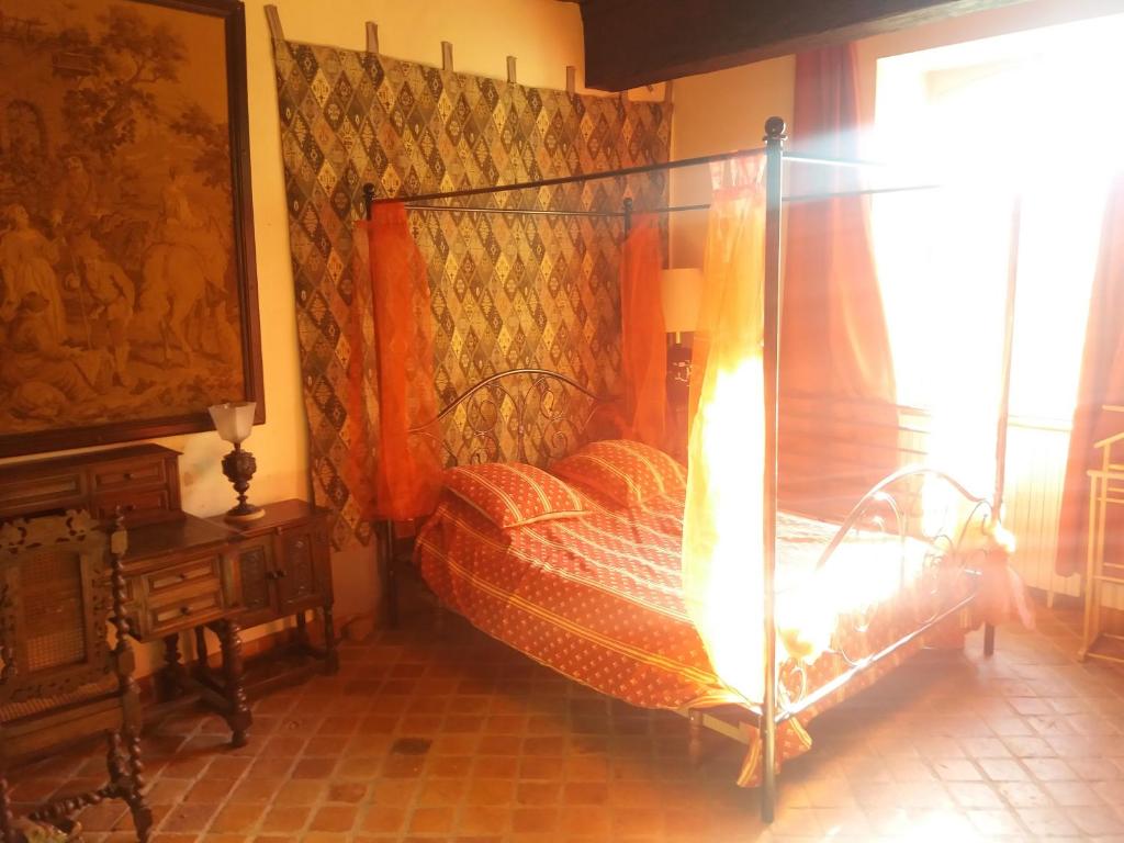 Postel nebo postele na pokoji v ubytování Commanderie des Templiers