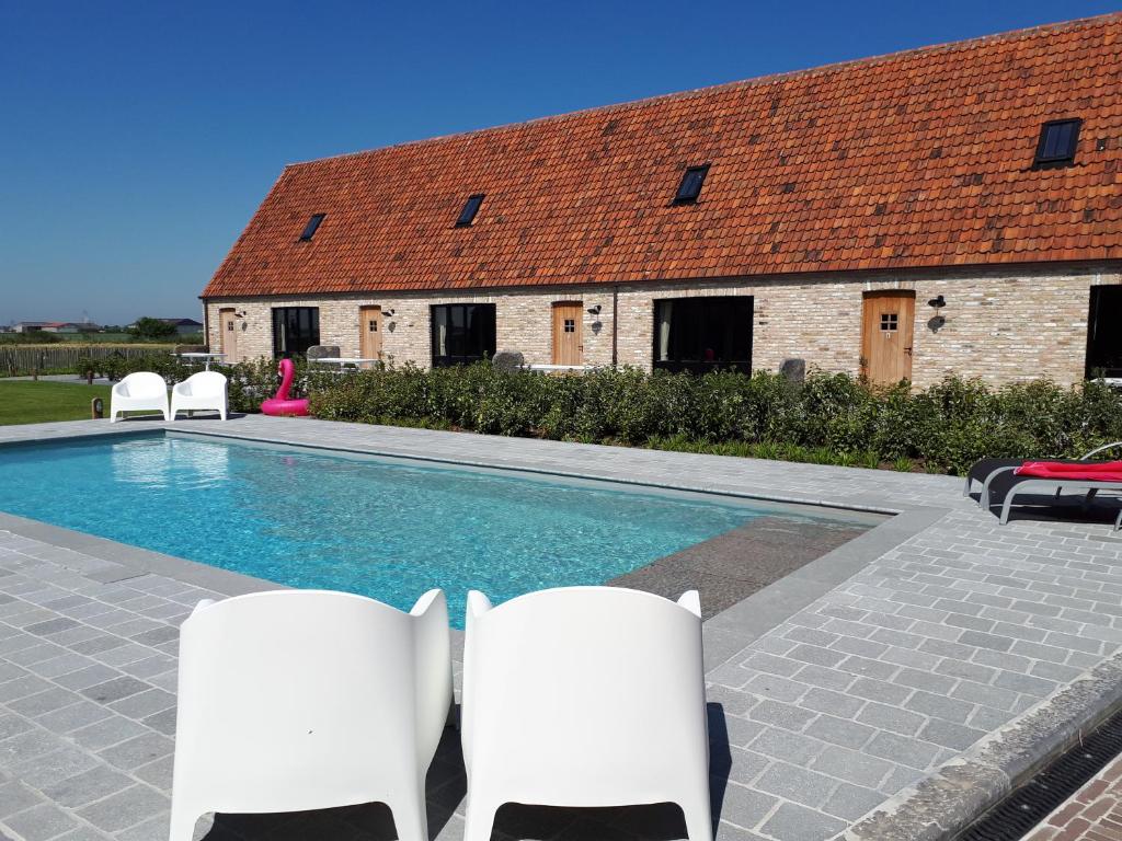 Bazén v ubytování vakantiehoeve 't Goed ter Leeuwen nebo v jeho okolí