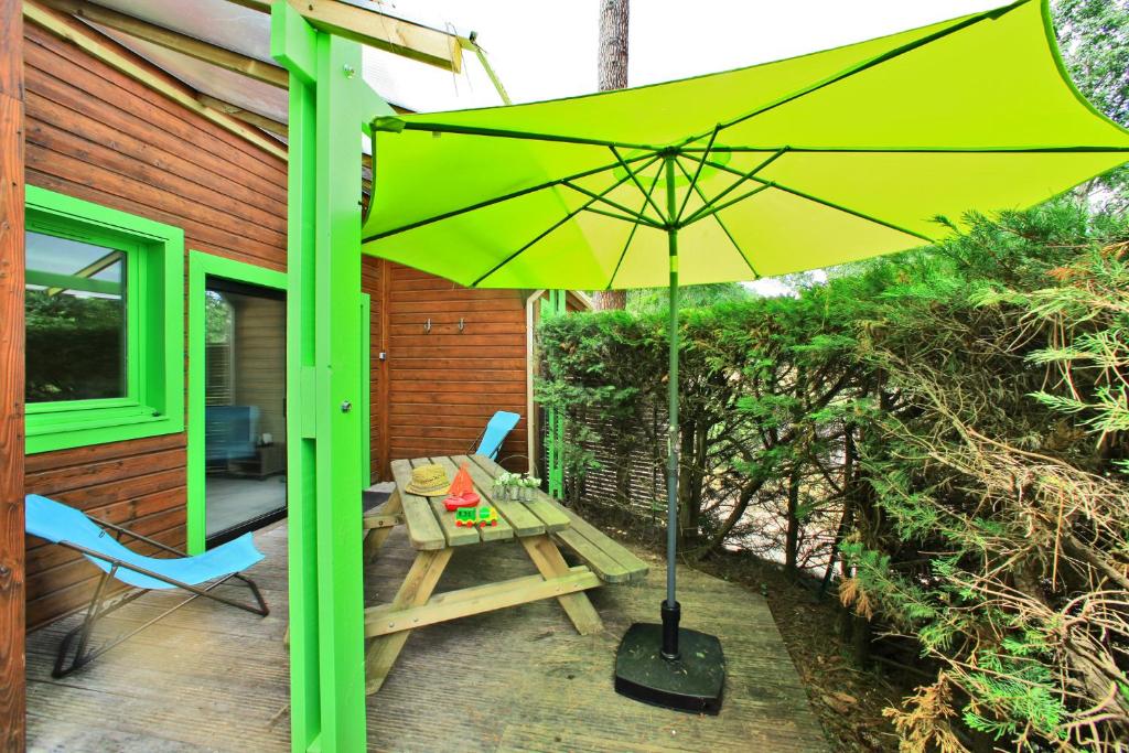Zahrada ubytování Village Nature et Océan à côté de la plage avec piscine et jacuzzi