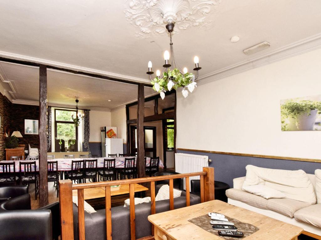 Posezení v ubytování Holiday Home in Lierneux near Forest Trails