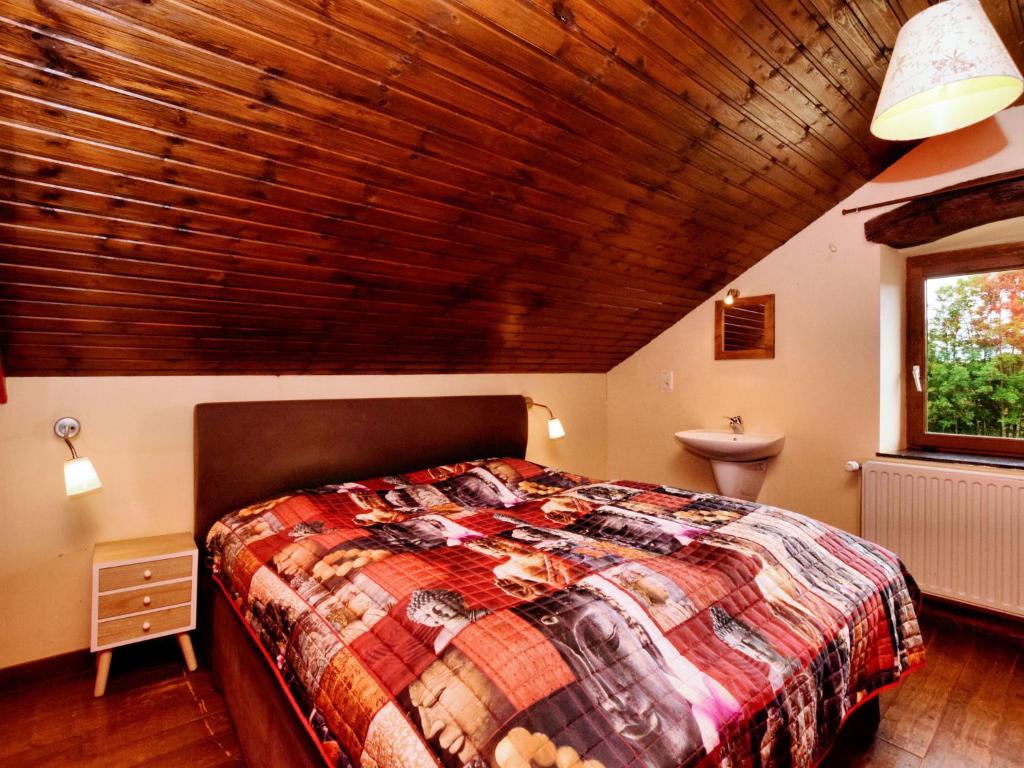Postel nebo postele na pokoji v ubytování Holiday Home in Lierneux near Forest Trails