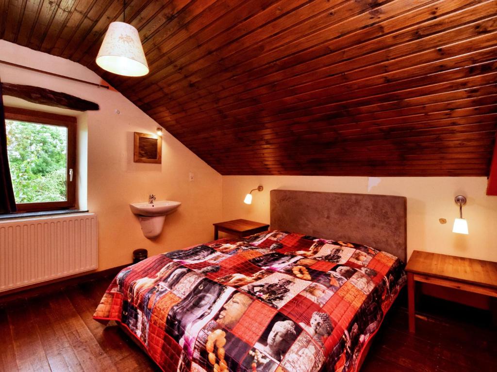Postel nebo postele na pokoji v ubytování Holiday Home in Lierneux near Forest Trails