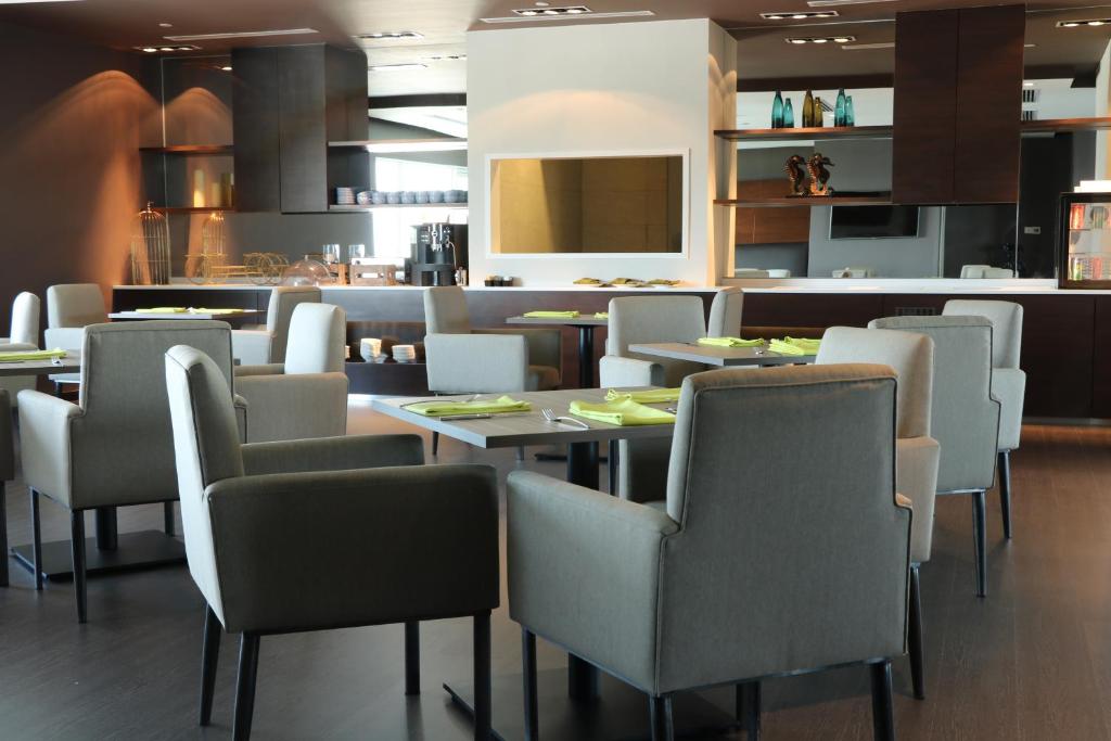 Posezení v ubytování Pullman Miri Waterfront