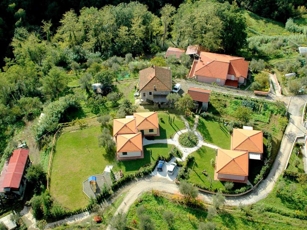 Ptičja perspektiva objekta Spacious Holiday Home in Bolano with shared Pool