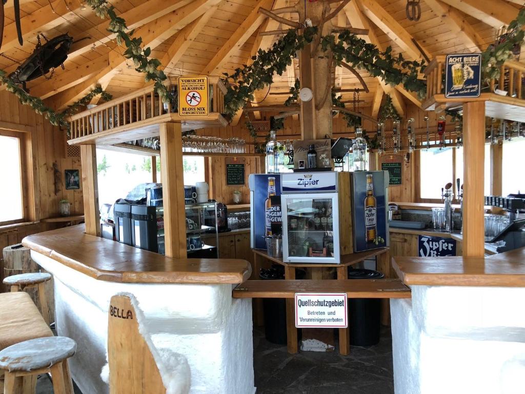 A restaurant or other place to eat at Simal Alm