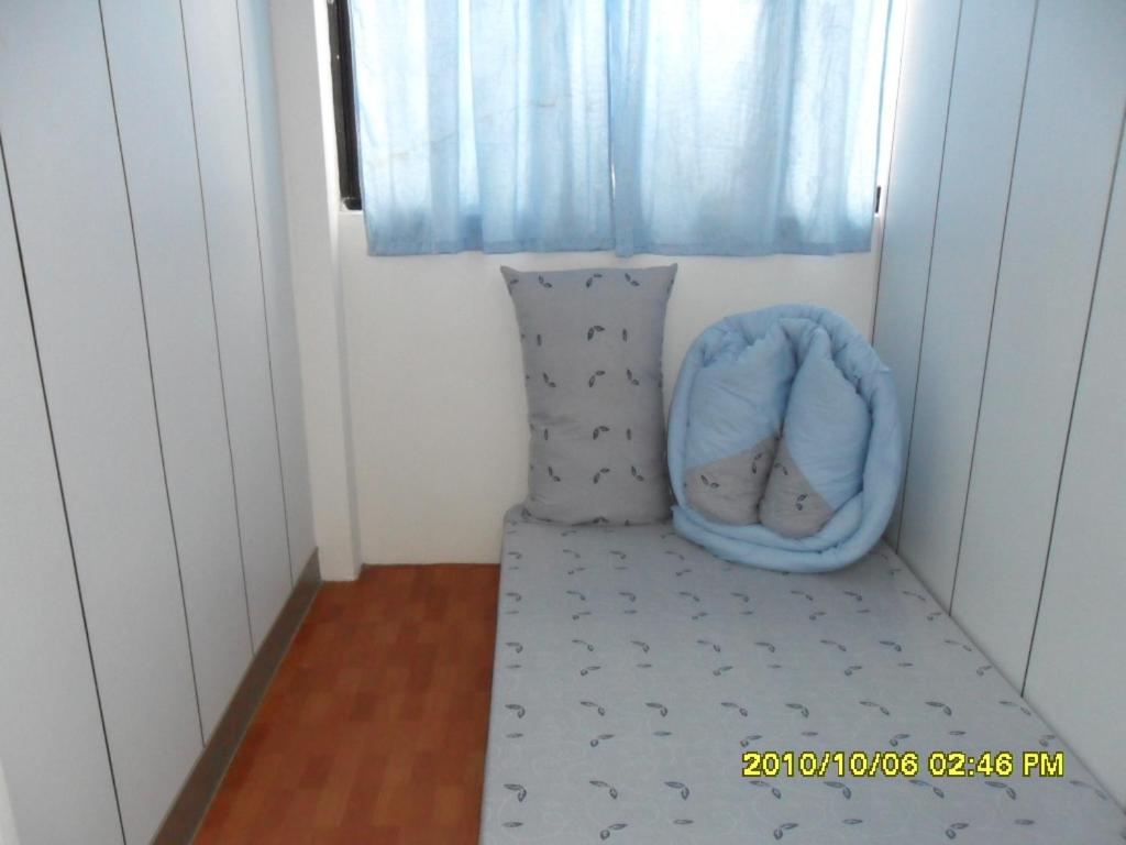 Postel nebo postele na pokoji v ubytování Ku Shan Yuan Hotel