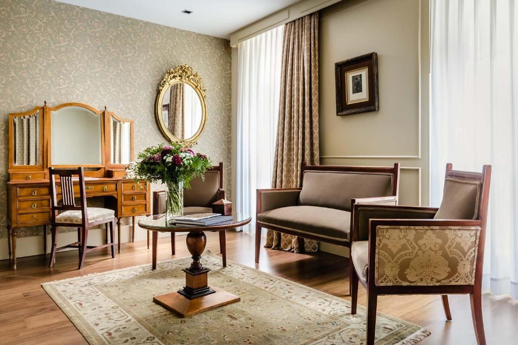 Posezení v ubytování Gran Hotel La Perla