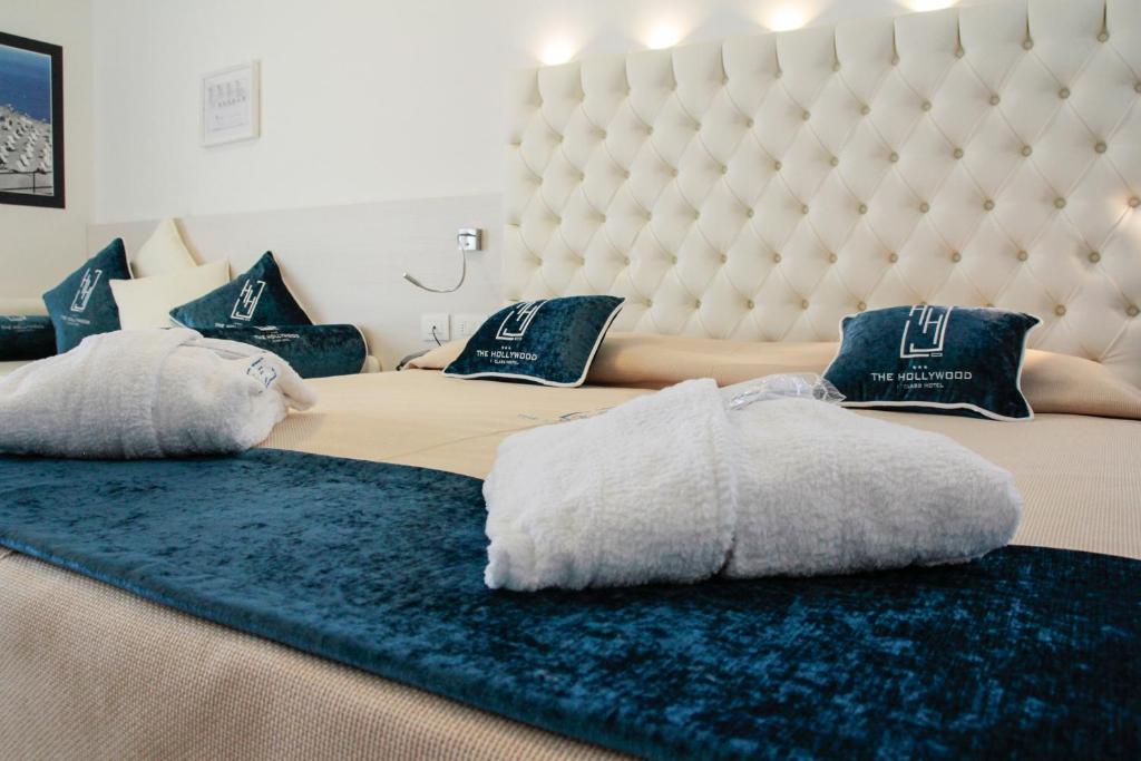 Postel nebo postele na pokoji v ubytování Hotel Hollywood***S