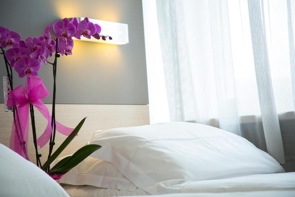 Postel nebo postele na pokoji v ubytování Hotel Delle Rose