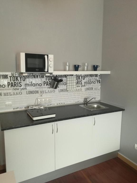 A kitchen or kitchenette at Apartamentos El Cuco