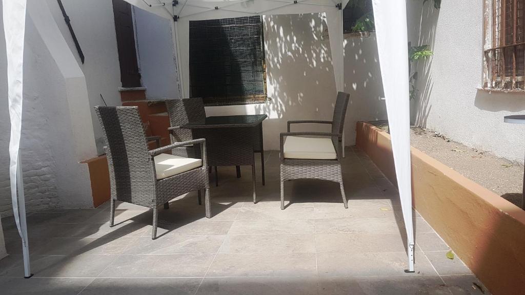 A seating area at CORTE SCONTA Mini-Loft