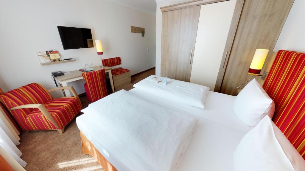 Postel nebo postele na pokoji v ubytování DORMERO Hotel Coburg