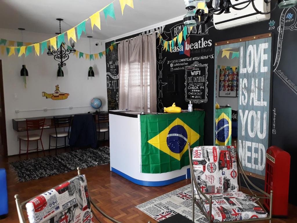 Lounge nebo bar v ubytování Casa Beatles Hostel Bauru