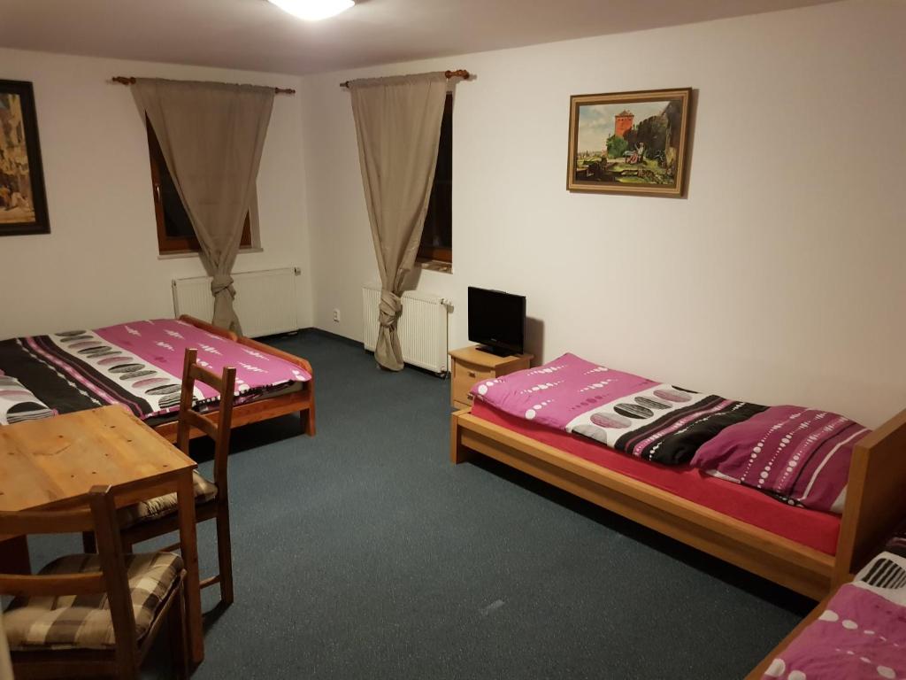 Postel nebo postele na pokoji v ubytování penzion Hamerská Jizba