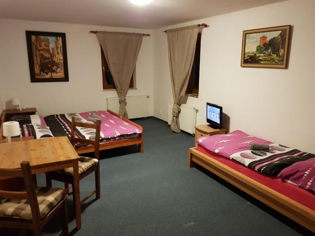 Postel nebo postele na pokoji v ubytování penzion Hamerská Jizba