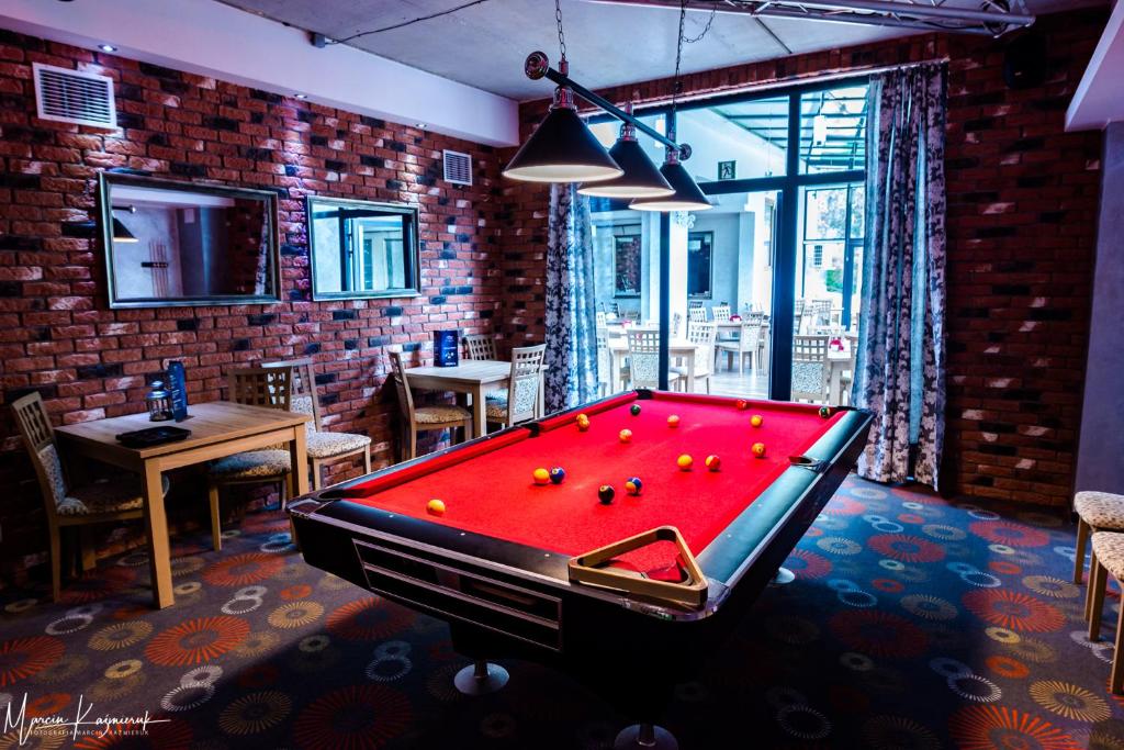 Biliár nebo kulečník v ubytování Hotel Na Skarpie