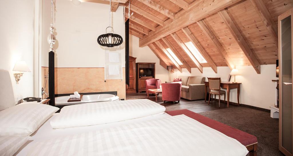Postel nebo postele na pokoji v ubytování Hotel Gramaser