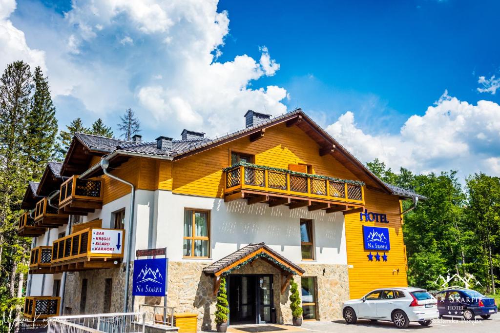 Budova, kde se hotel nachází